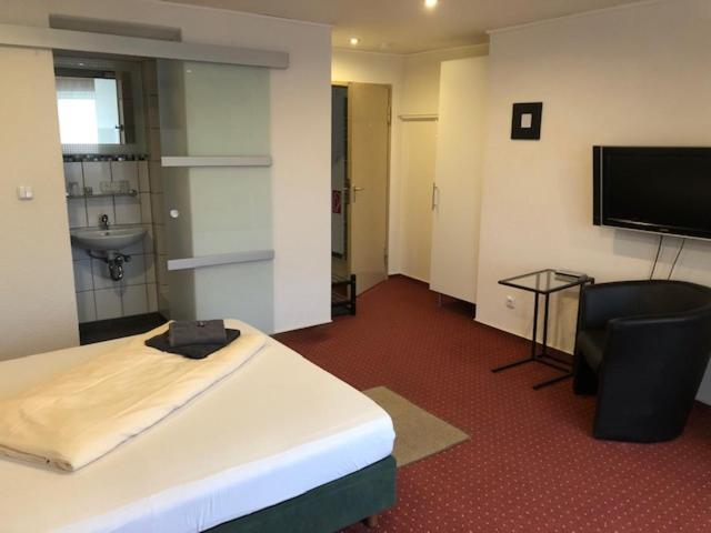 Hotel Saarland Lebach Bagian luar foto
