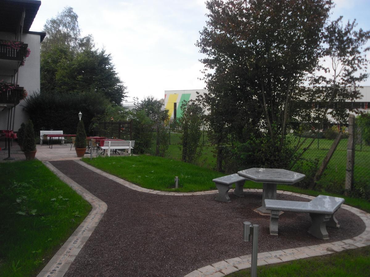 Hotel Saarland Lebach Bagian luar foto