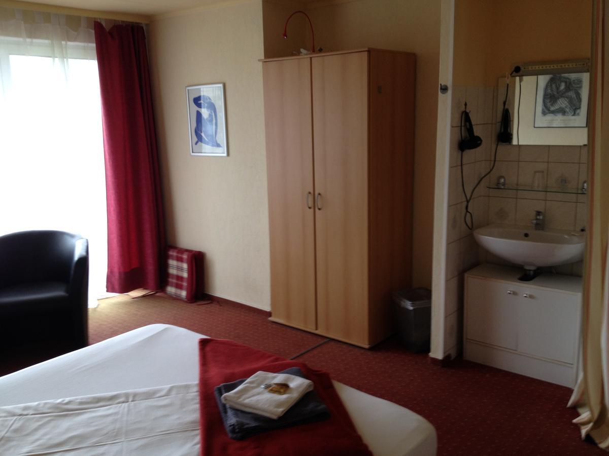 Hotel Saarland Lebach Bagian luar foto